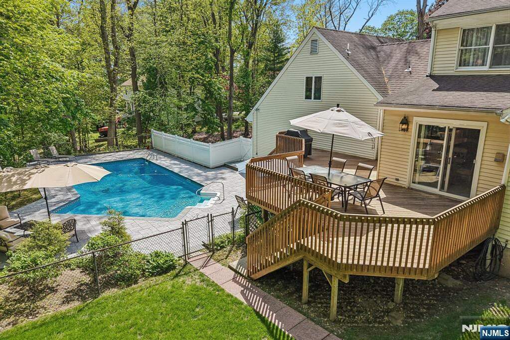 5 Bedroom Single Family Home/House's Image 23