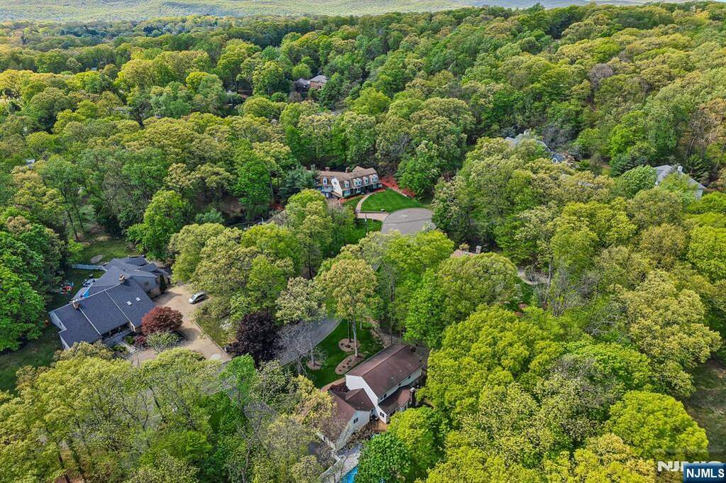 5 Bedroom Single Family Home/House's Image 27