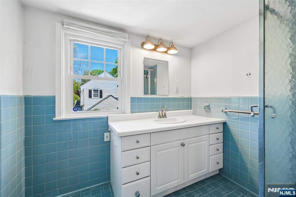 4 Bedroom Single Family Home/House's Image 13