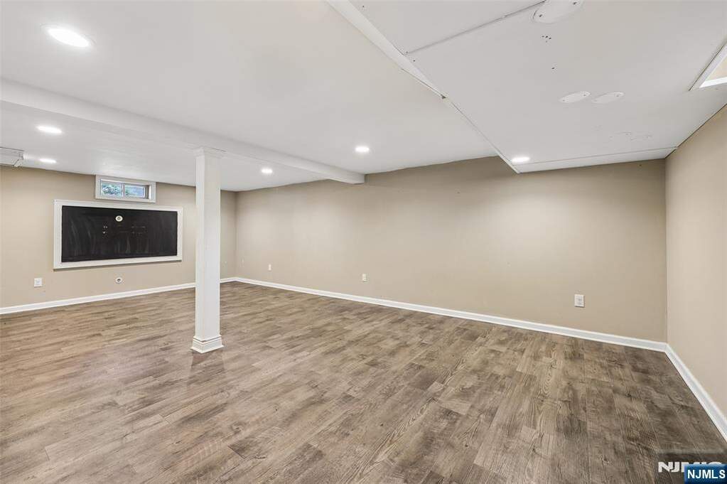 4 Bedroom Single Family Home/House's Image 17