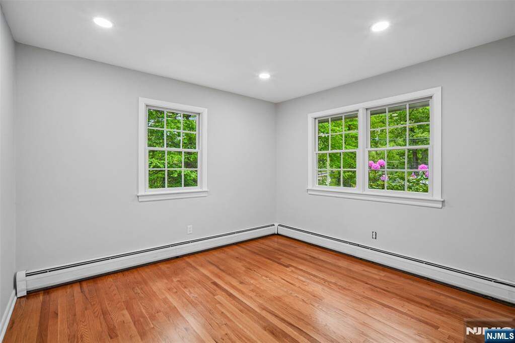 3 Bedroom Single Family Home/House's Image 8
