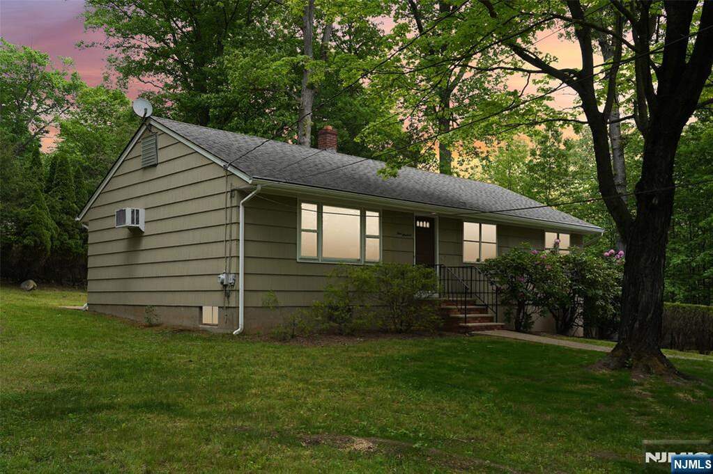 3 Bedroom Single Family Home/House's Image 37
