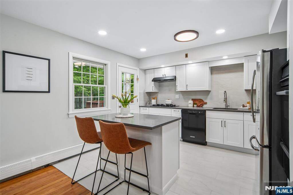 3 Bedroom Single Family Home/House's Image 6