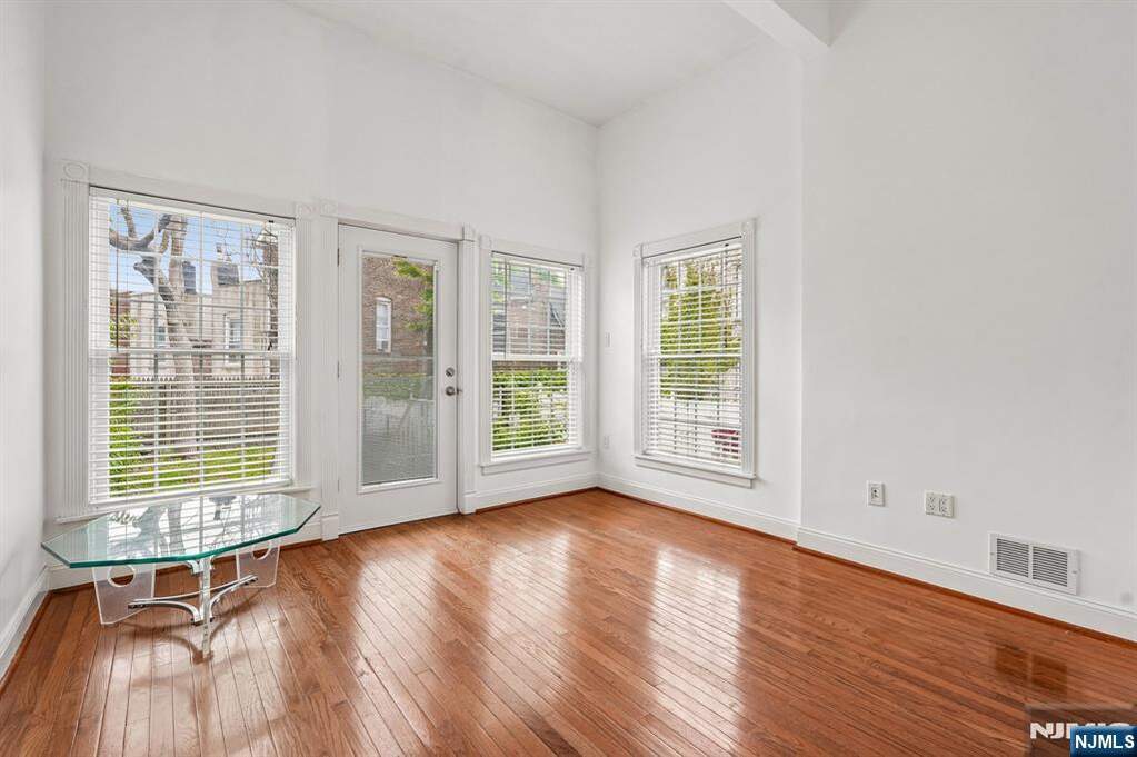 3 Bedroom Single Family Home/House's Image 7