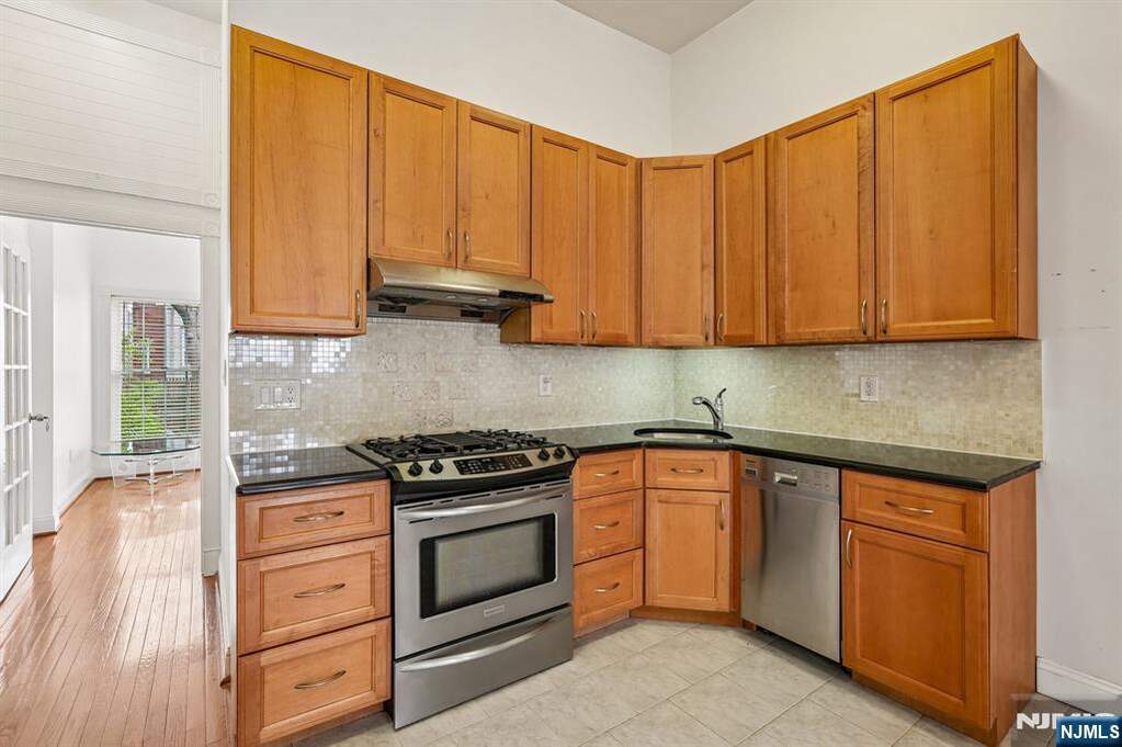 3 Bedroom Single Family Home/House's Image 12
