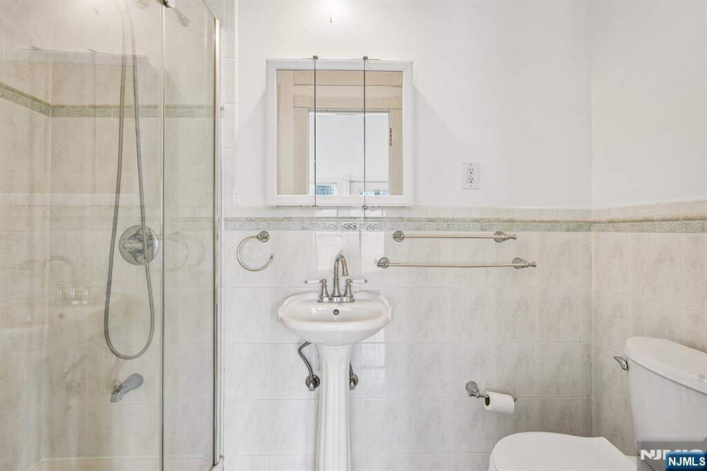 3 Bedroom Single Family Home/House's Image 14