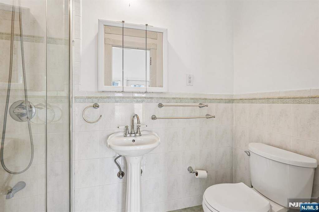 3 Bedroom Single Family Home/House's Image 15