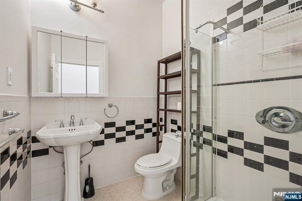 3 Bedroom Single Family Home/House's Image 23