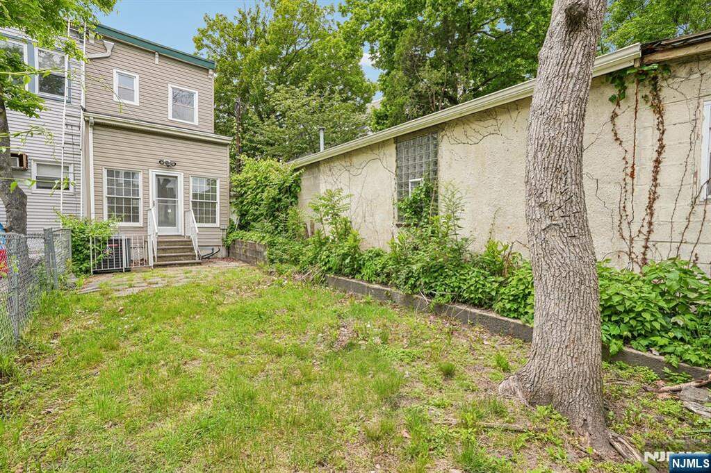 3 Bedroom Single Family Home/House's Image 28