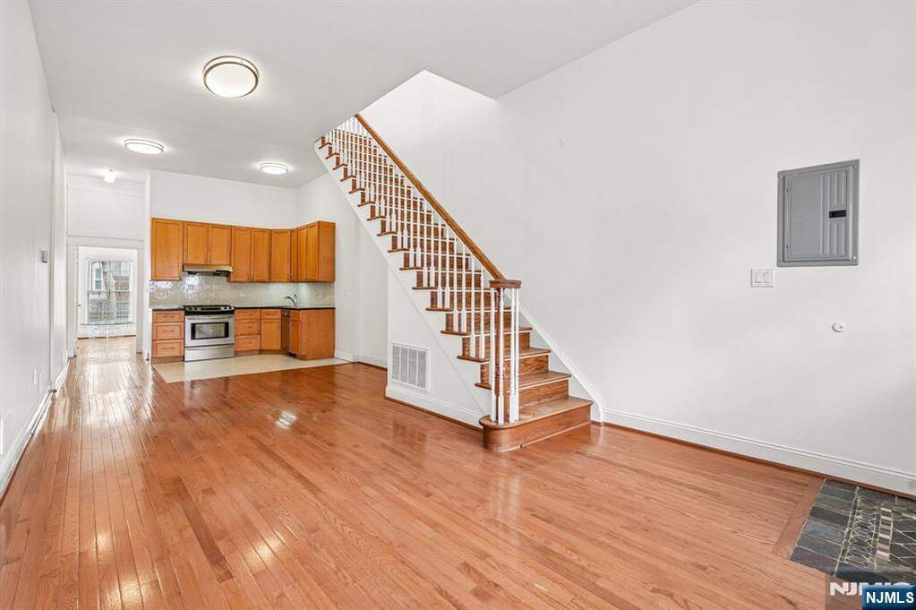 3 Bedroom Single Family Home/House's Image 4