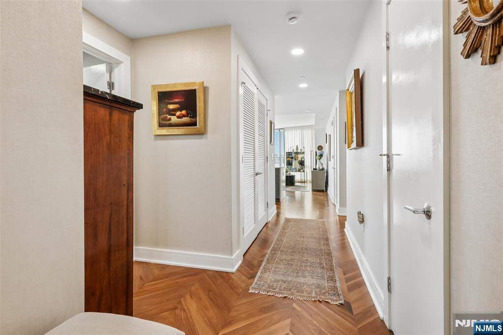 2 Bedroom Apartment/Flat's Image 8