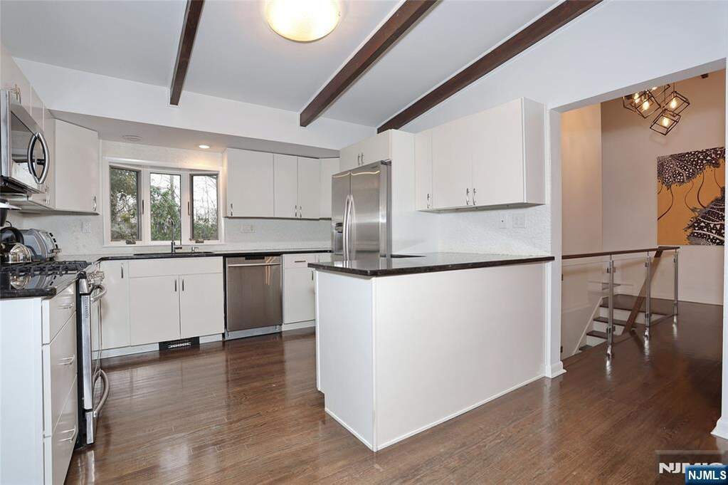 4 Bedroom Single Family Home/House's Image 15