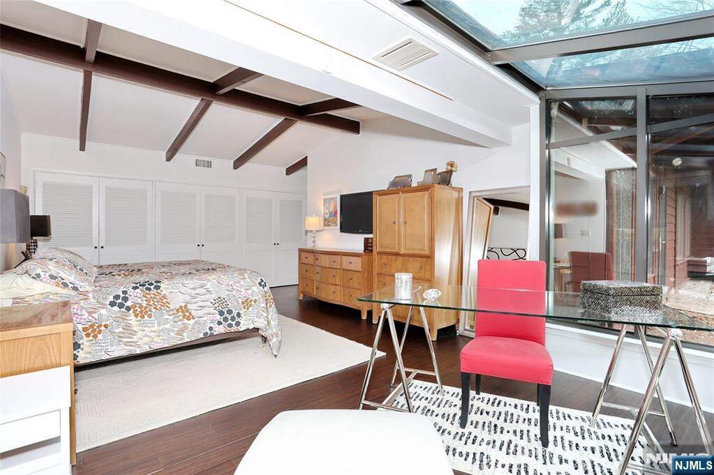 4 Bedroom Single Family Home/House's Image 23