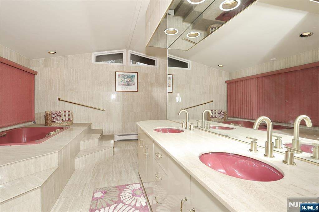 4 Bedroom Single Family Home/House's Image 24