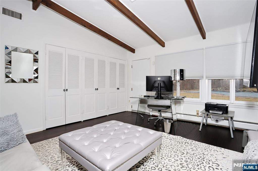 4 Bedroom Single Family Home/House's Image 28