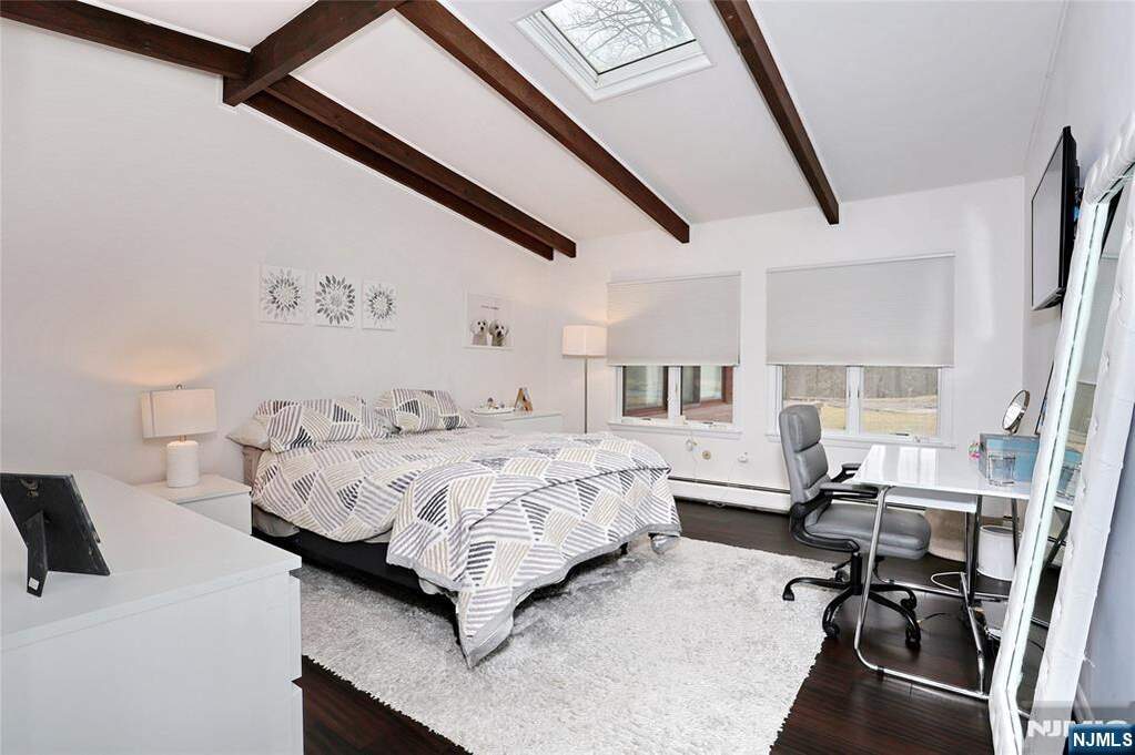 4 Bedroom Single Family Home/House's Image 29