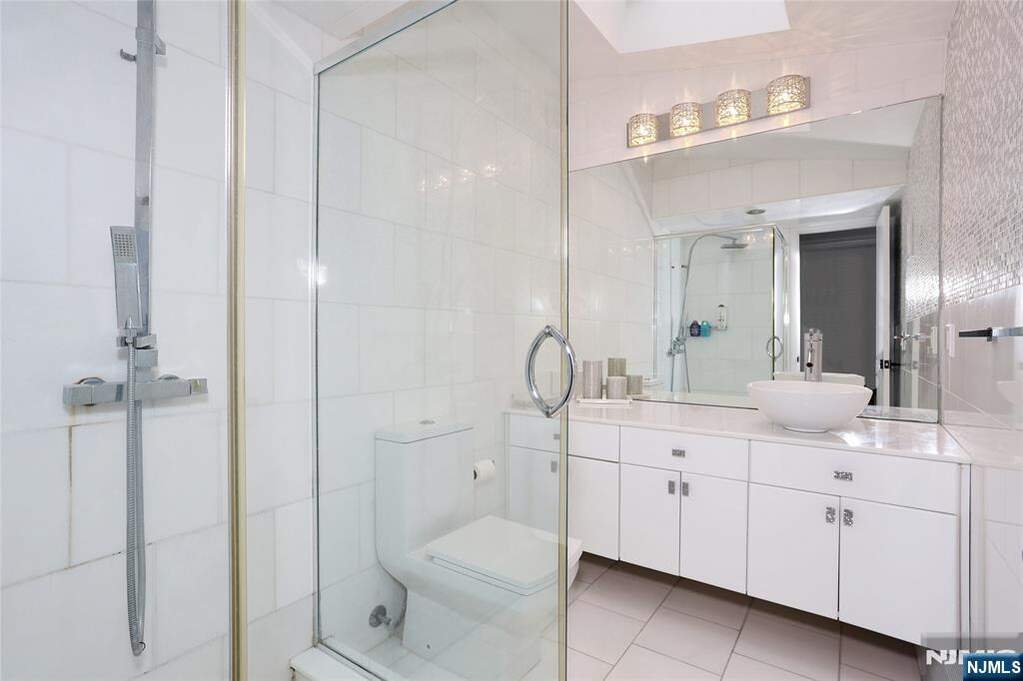 4 Bedroom Single Family Home/House's Image 31