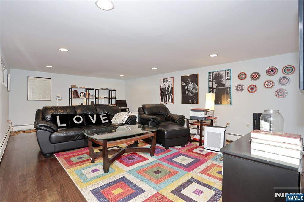 4 Bedroom Single Family Home/House's Image 33