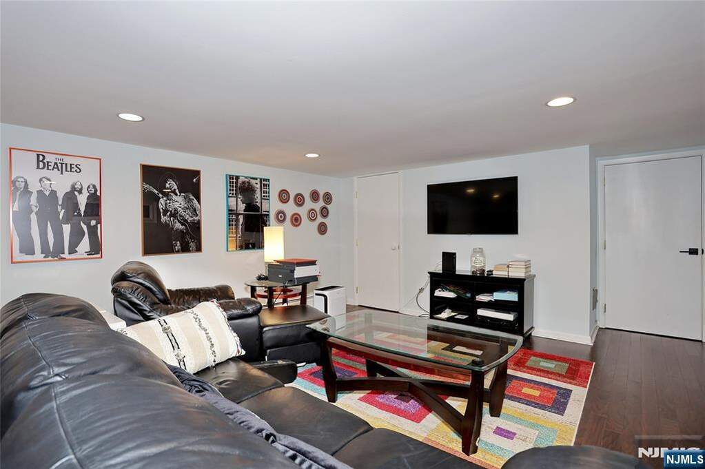 4 Bedroom Single Family Home/House's Image 34