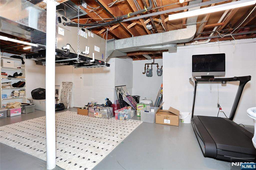 4 Bedroom Single Family Home/House's Image 36