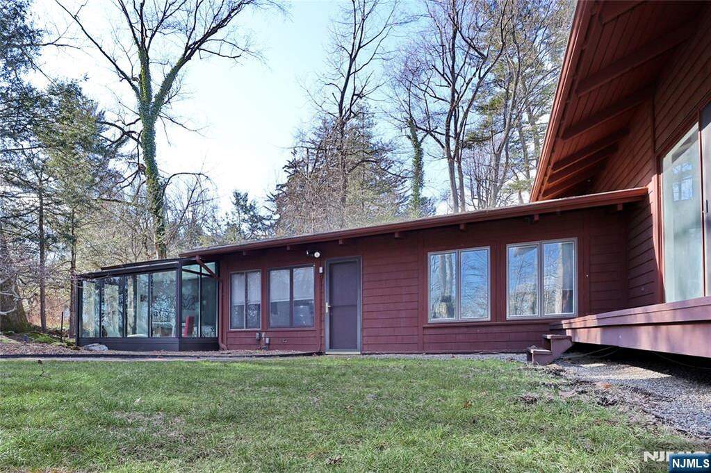 4 Bedroom Single Family Home/House's Image 3