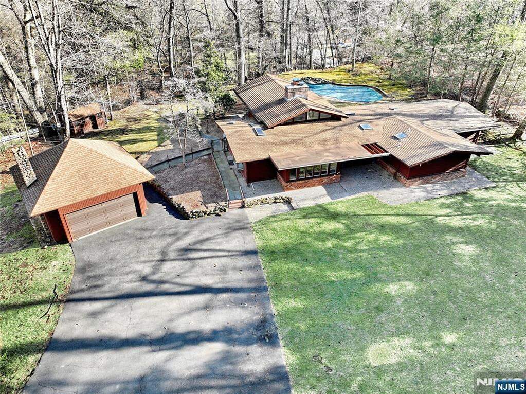 4 Bedroom Single Family Home/House's Image 4