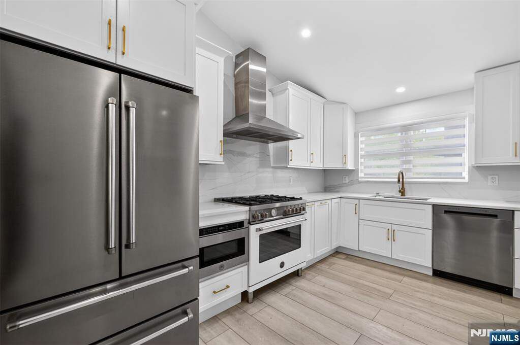 3 Bedroom Single Family Home/House's Image 8