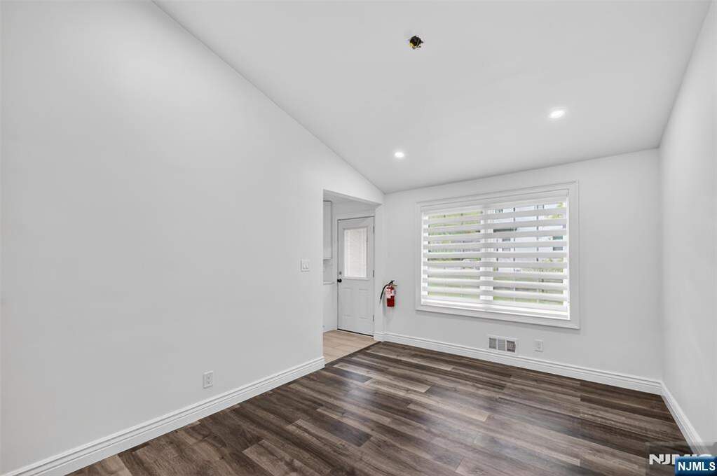 3 Bedroom Single Family Home/House's Image 11