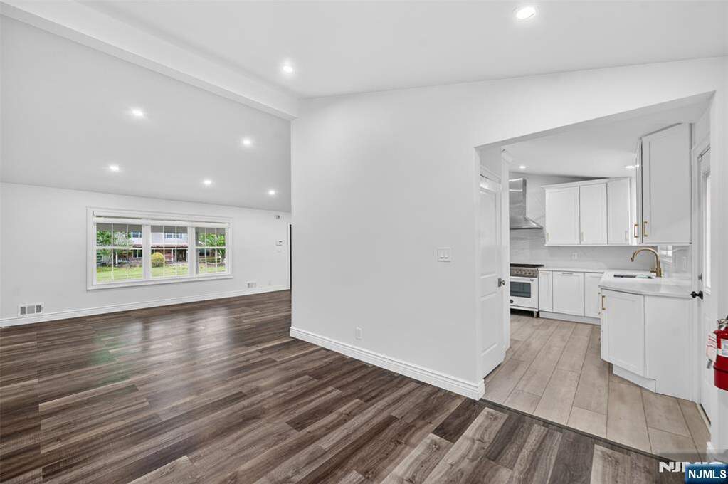 3 Bedroom Single Family Home/House's Image 12
