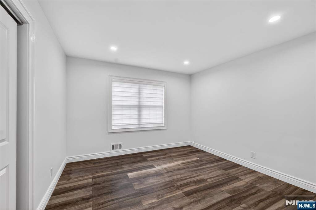 3 Bedroom Single Family Home/House's Image 14