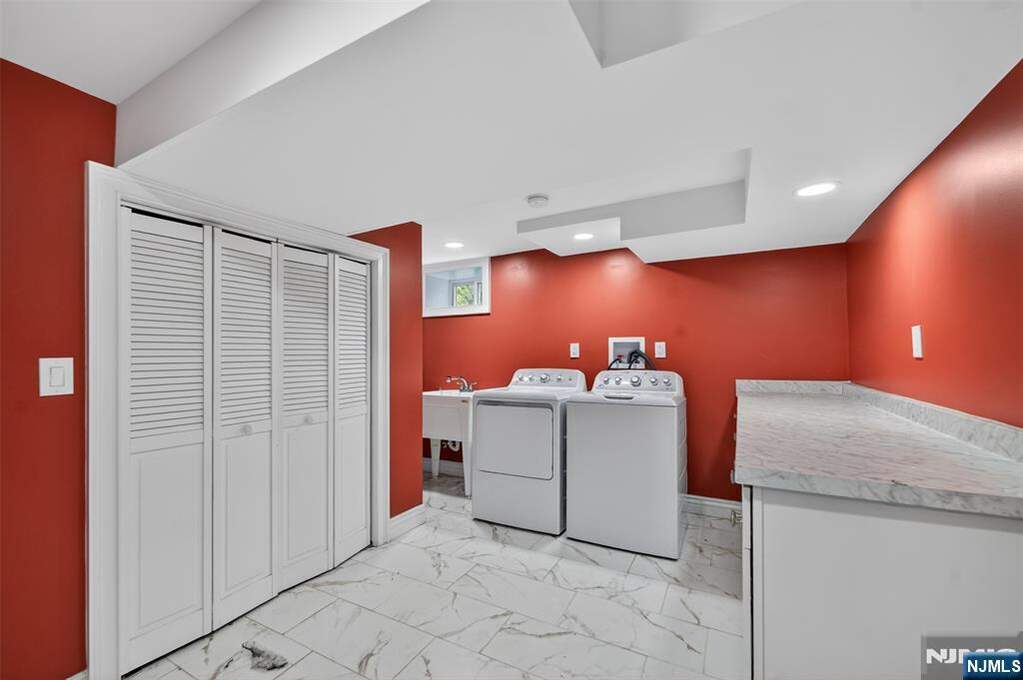 3 Bedroom Single Family Home/House's Image 27