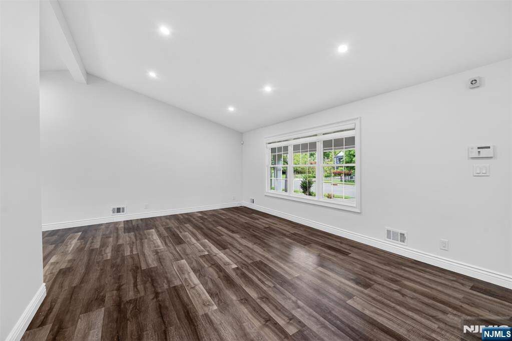 3 Bedroom Single Family Home/House's Image 4