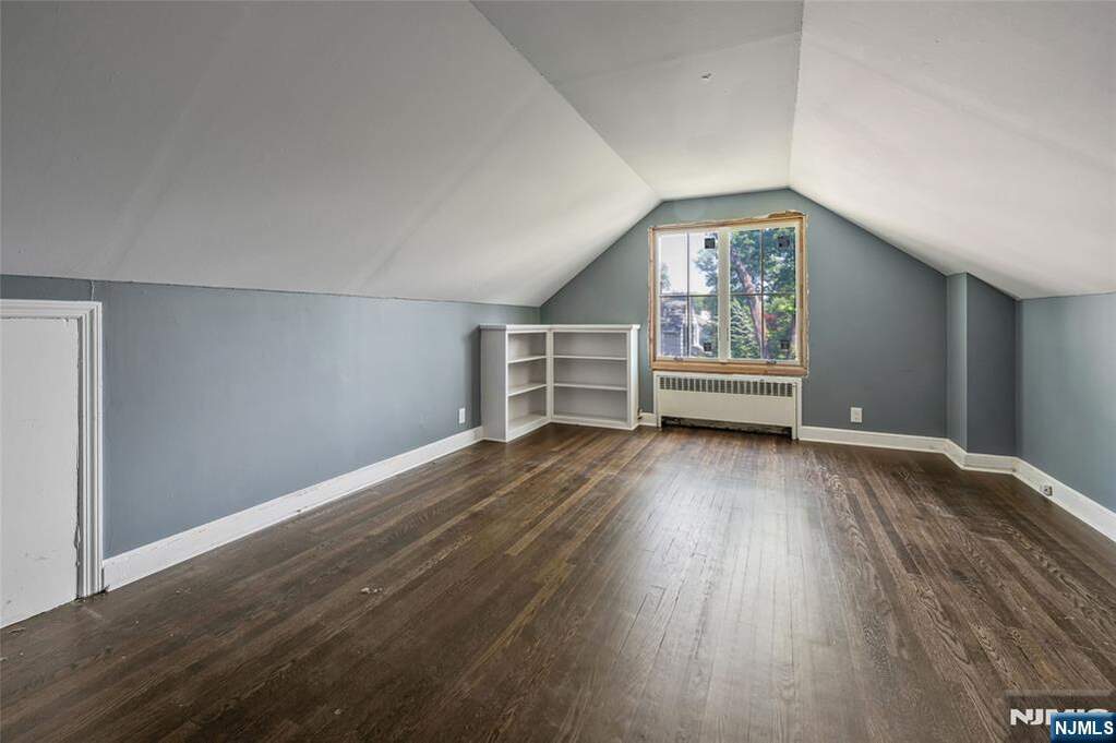 5 Bedroom Single Family Home/House's Image 4