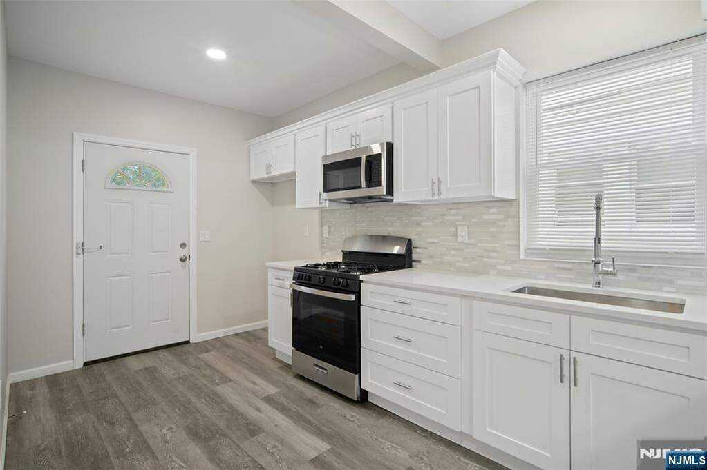 6 Bedroom Multi Unit's Image 7