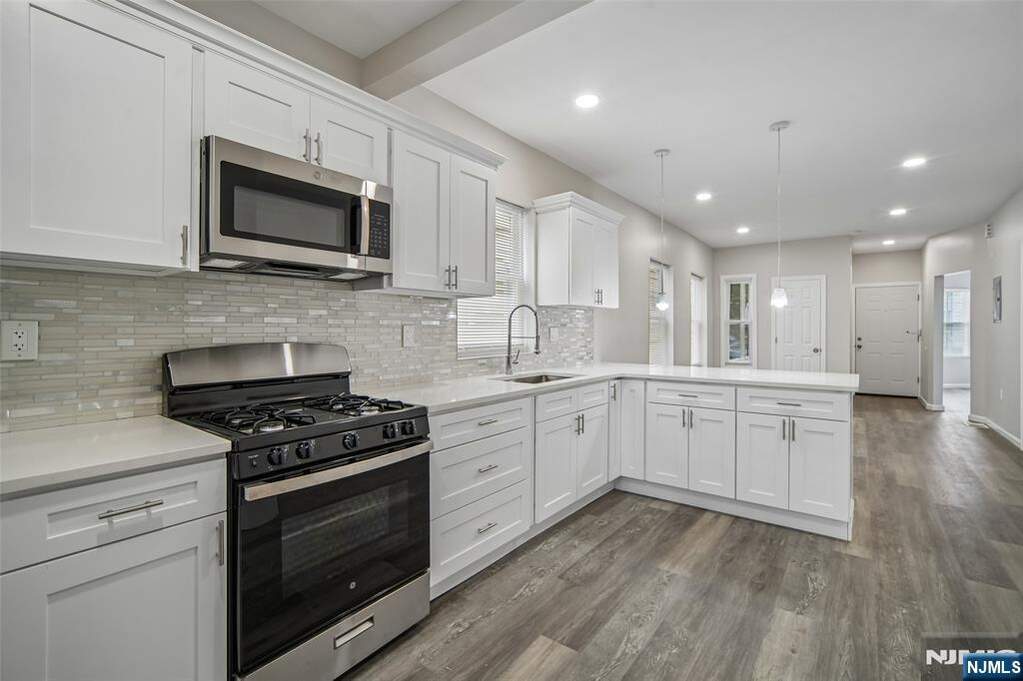 6 Bedroom Multi Unit's Image 8