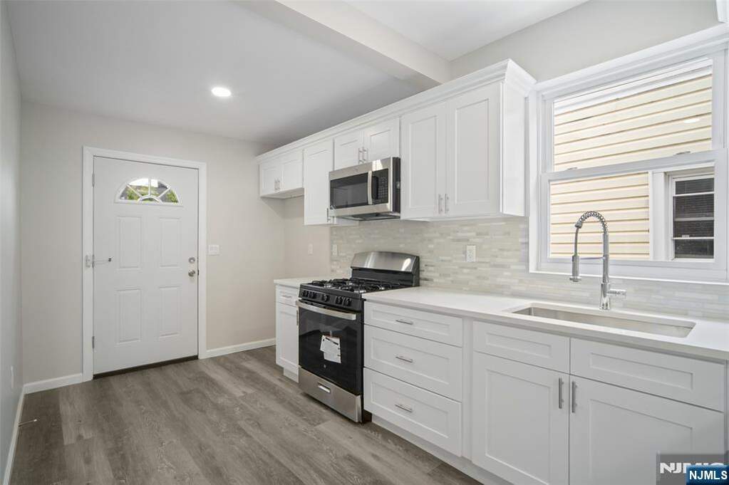 6 Bedroom Multi Unit's Image 9