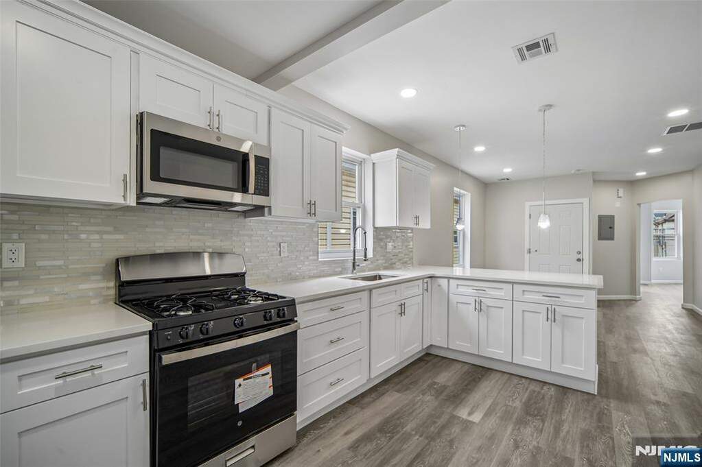 6 Bedroom Multi Unit's Image 10