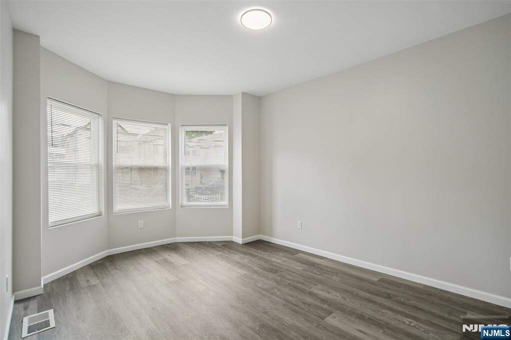 6 Bedroom Multi Unit's Image 11