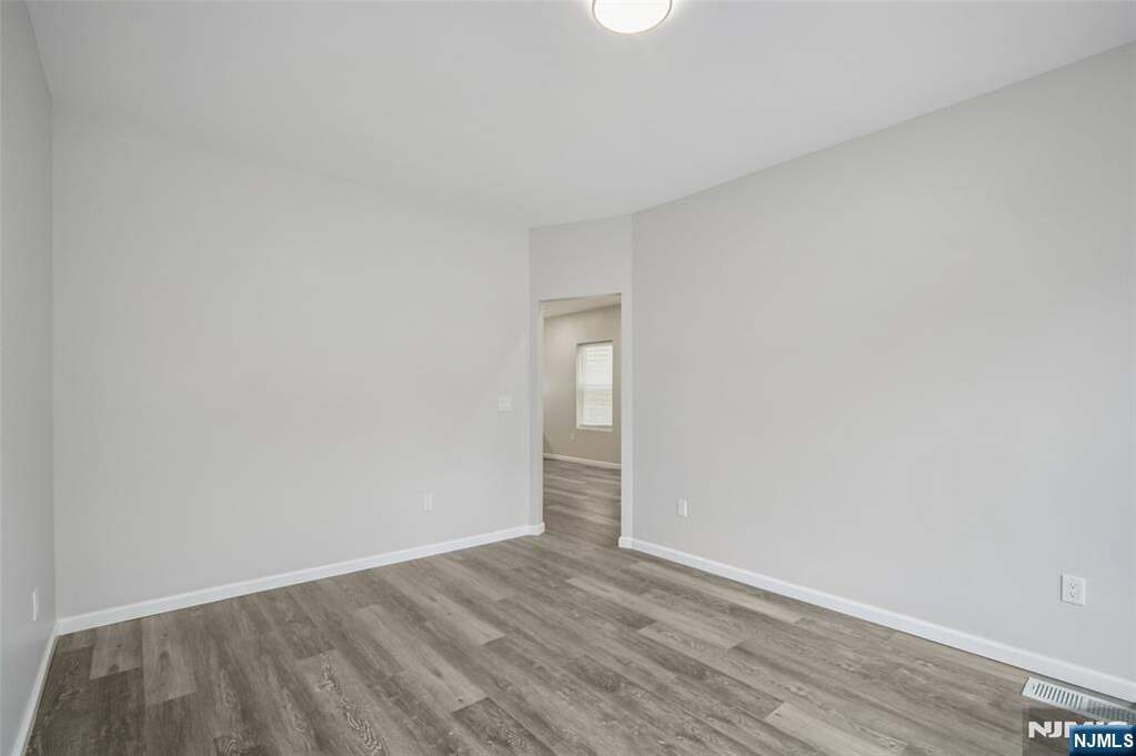 6 Bedroom Multi Unit's Image 12
