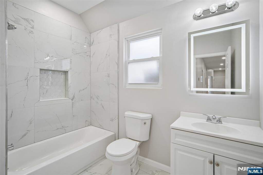 6 Bedroom Multi Unit's Image 18