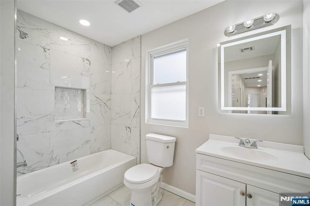 6 Bedroom Multi Unit's Image 19