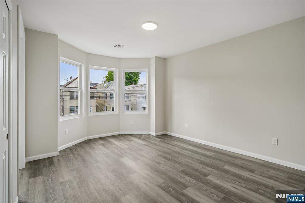 6 Bedroom Multi Unit's Image 24