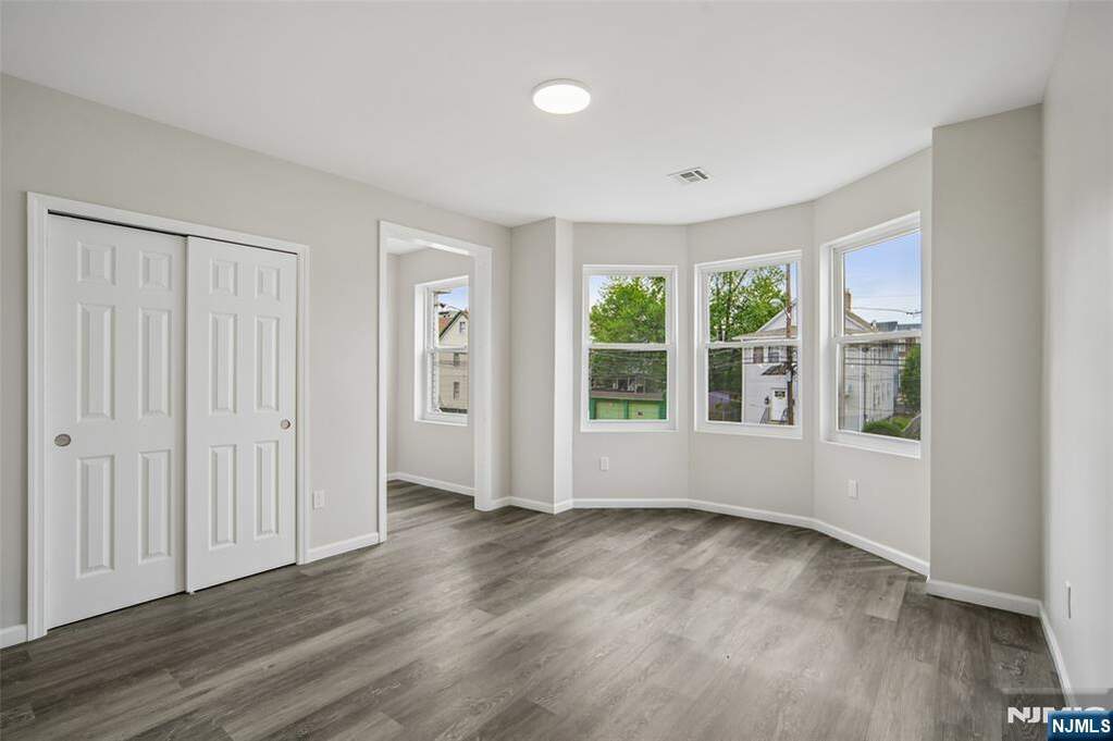 6 Bedroom Multi Unit's Image 25