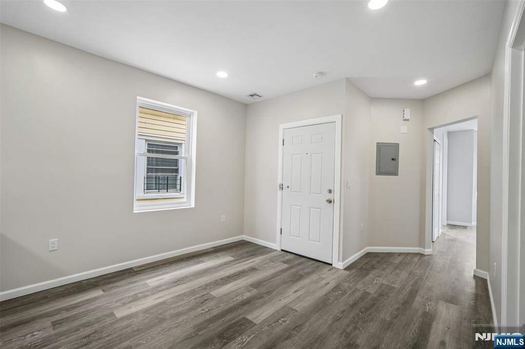 6 Bedroom Multi Unit's Image 3