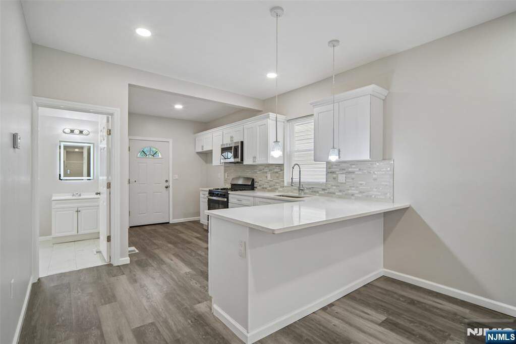 6 Bedroom Multi Unit's Image 5