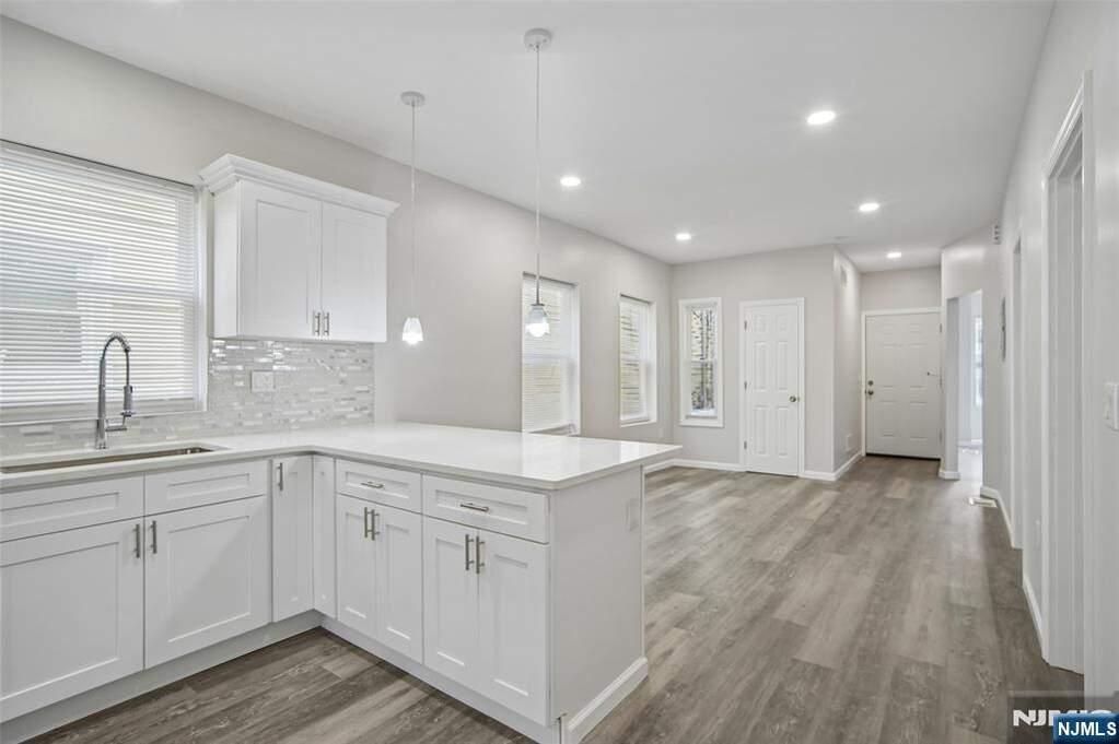 6 Bedroom Multi Unit's Image 6