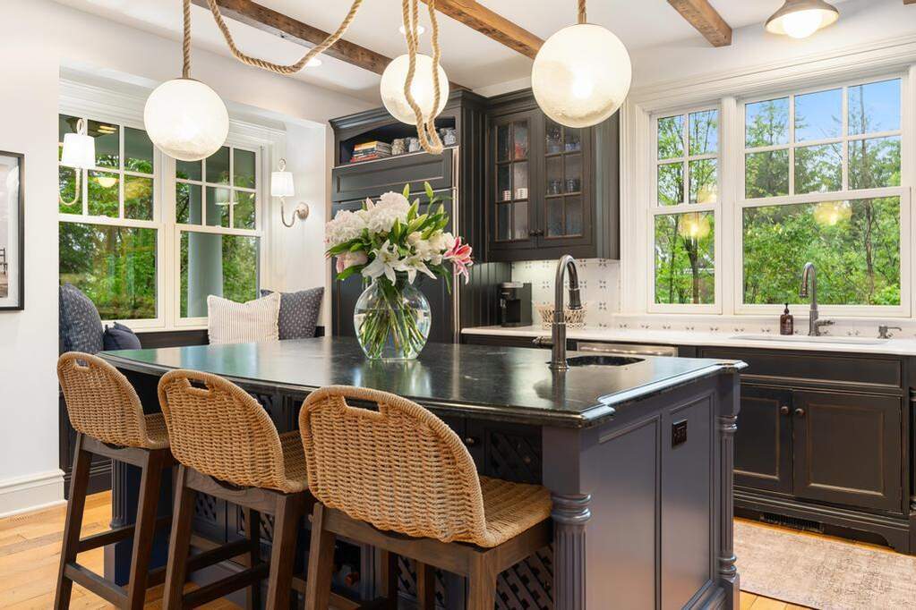 5 Bedroom Single Family Home/House's Image 11