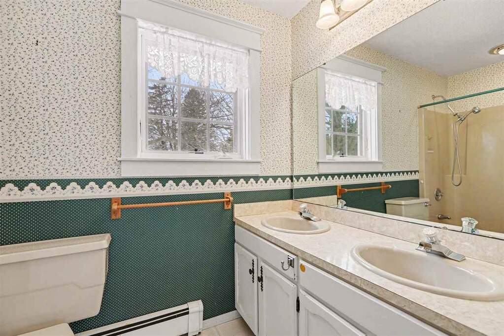 5 Bedroom Single Family Home/House's Image 17