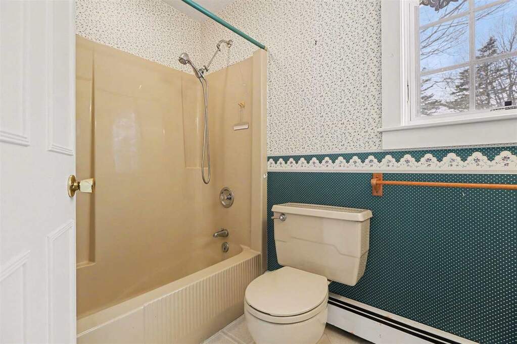 5 Bedroom Single Family Home/House's Image 18