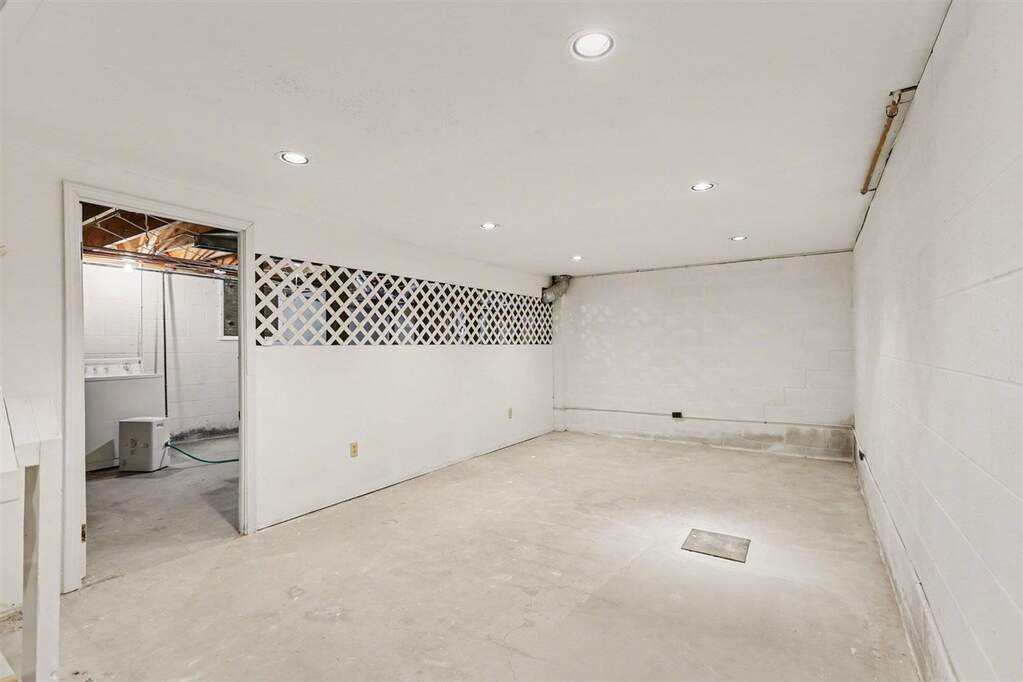 5 Bedroom Single Family Home/House's Image 24